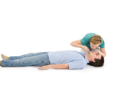 How to Do CPR - Step by Step Cardiopulmonary Resuscitation Guidelines ...