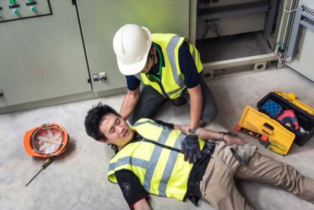 What are the regulations regarding workplace first aid?