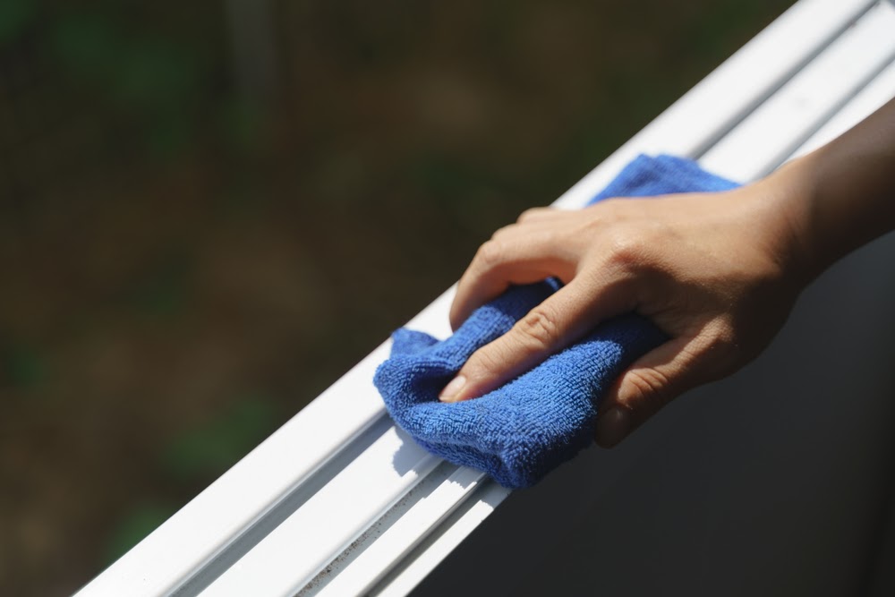 cleaning outside windows