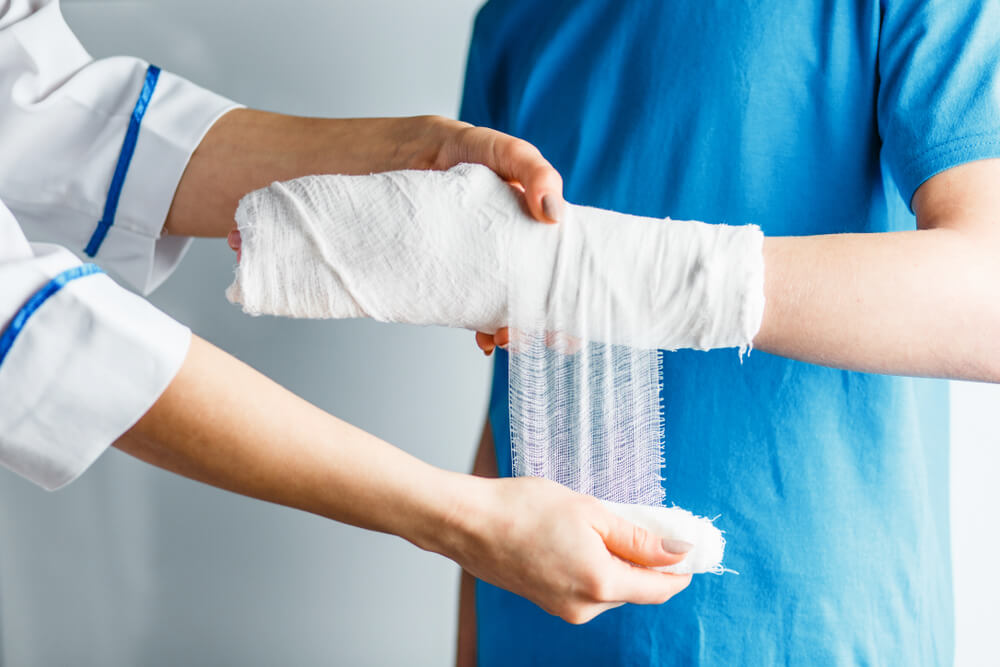 nurse-bandages-injured-arm