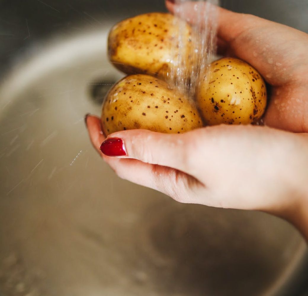 Washing vegetables